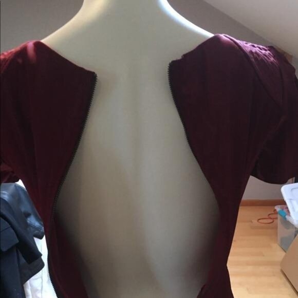 Wine colored form fitting dress - Picture 9 of 9